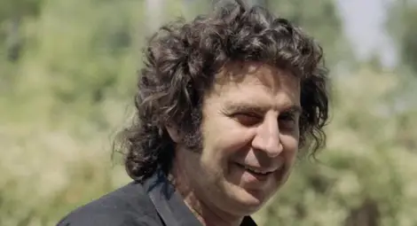 Три пъти го погребват жив, три пъти оцелява Три пъти го погребват жив, три пъти оцелява