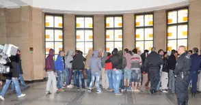 Осъдиха накуп 35 сирийски бегълци към Западна Европа