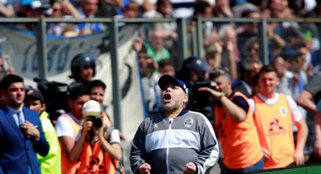 Диего Марадона се самоизолира в дома си