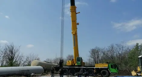 Започна изтеглянето на цистерните, дерайлирали край град Ветово