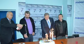 Реформаторите почерпиха с торта със синьо лъвче за 25 години СДС