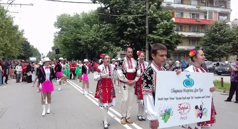 Русенски таланти участваха в шествие за Празника на розата Русенски таланти участваха в шествие за Празника на розата