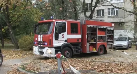 Пожар избухна в дома на възрастна жена в 15-етажния блок &bdquo;Огоста&ldquo;