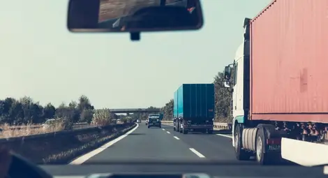 АПИ ограничава големите камиони по натоварените пътища днес АПИ ограничава големите камиони по натоварените пътища днес