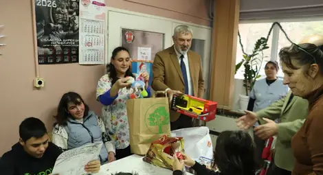 Децата от Дневния център &bdquo;Рализ Бализ&ldquo; в Сливо поле  получиха подаръци