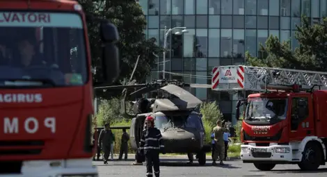 Американски боен хеликоптер кацна ненадейно в центъра на Букурещ