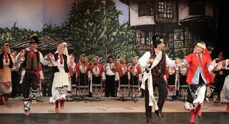 Автентичната капанска сватба оживява на сцената на Доходното здание