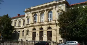 Разхвърлят класовете от „Ботев“ в четири училища