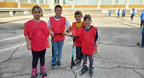 "Движи се безопасно!" - забавно и полезно състезание в русенското училище "Възраждане" /галерия/ "Движи се безопасно!" - забавно и полезно състезание в русенското училище "Възраждане" /галерия/