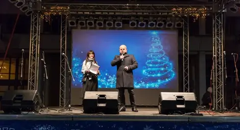 Пламен Стоилов пред хилядите на площада: Изминалата година беше успешна за Русе Пламен Стоилов пред хилядите на площада: Изминалата година беше успешна за Русе