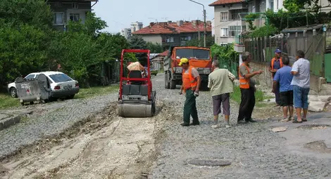 Общината ремонтира пропадналата ул. „Обзор“ Общината ремонтира пропадналата ул. „Обзор“