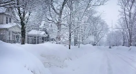 България в снежна клопка, леден ураган връхлита нощес от североизток