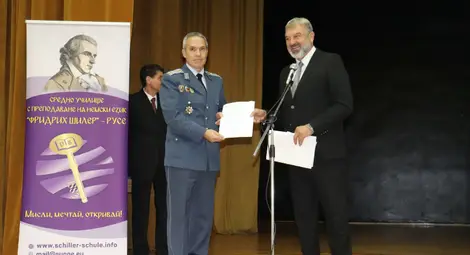 В Русе представиха книга, посветена на историята на Военното окръжие и военните формирования в крайдунавския град В Русе представиха книга, посветена на историята на Военното окръжие и военните формирования в крайдунавския град