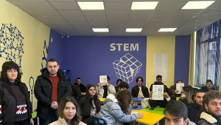 Полицията, комисията по превенция и абитуриенти от Кубрат:&nbsp;Бъди бдителен, не позволявай да бъдеш измамен