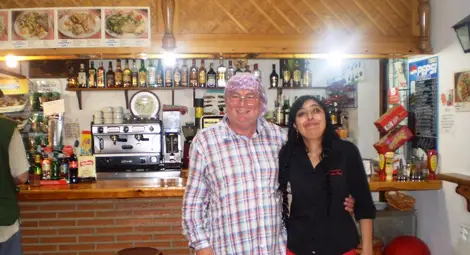 Среща на двама българи в хотел по пътя към Сантяго - Пламен и циганката от Долна Митрополия.