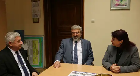 Драгомир Драганов към доц. д-р Десислава Атанасова: Бъдете двигател на все повече иновации и винаги се вслушвайте в гласа на младите Драгомир Драганов към доц. д-р Десислава Атанасова: Бъдете двигател на все повече иновации и винаги се вслушвайте в гласа на младите