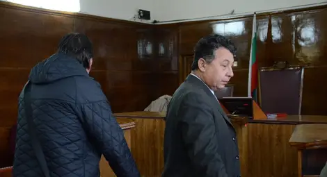 Адвокатско отсъствие за втори път  спъна шумно дело за имотна измама