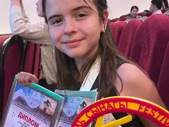 Елена от Русе е първата българка в най-популярния конкурс в Киргизстан. И единствената с две награди