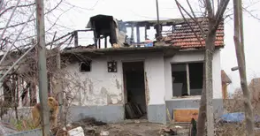 Пиян клошар с опасност за живота заради отопление с автомобилна гума