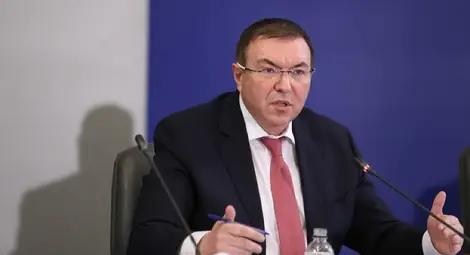 Здравният министър: Три варианта кога ще имаме колективен имунитет