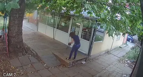 Баща издирва взетата чантичка на детето си: Задръжте парите, върнете телефона Баща издирва взетата чантичка на детето си: Задръжте парите, върнете телефона