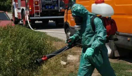 Наденици с антракс пласирани в три града