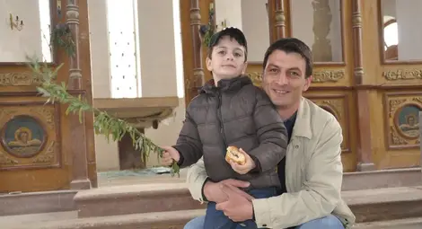 Два манастира и две църкви грейват отново под майсторски ръце