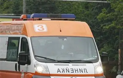 Двама полицаи пострадаха при катастрофа