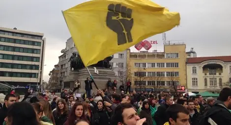 "Гардиън": Протестиращите в България имат нужда от по-добър лозунг от "Оставка!" "Гардиън": Протестиращите в България имат нужда от по-добър лозунг от "Оставка!"