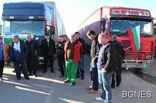 Превозвачи блокираха Лесово, ТИР-овете са над 3 километра 