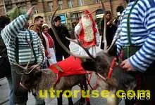 Бесни родители искат уволнение за учител, разконспирирал Дядо Коледа 