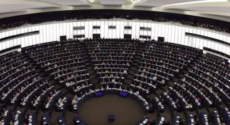 Евродепутатите взимат поне 10 000 евро месечно, даже и да кръшкат от работа