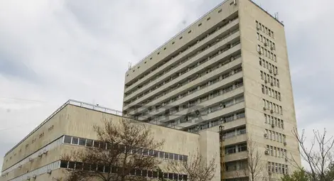 Болницата готова на протест при орязване на заплатите