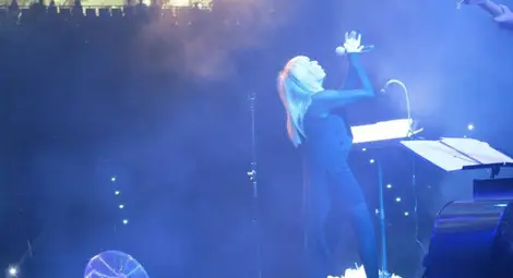 Лили Иванова изтощи микрофона на концерта в &bdquo;Булстрад Арена&ldquo;