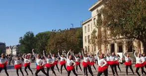 Балерини изненадаха с флашмоб на площада