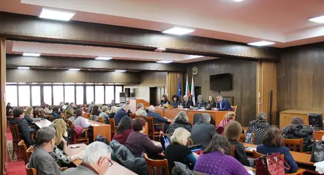 Знамената на училищата ще се веят на Трети март на площада