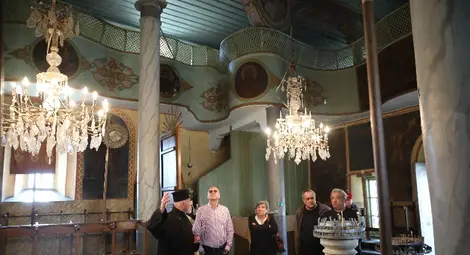 Нунев ще търси пари за ремонт на рушащата се 160-годишна църква в Червена вода