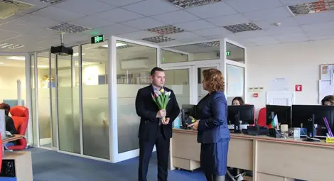 Пенчо Милков поздрави служителите на Районния център 112 – Русе за празника им Пенчо Милков поздрави служителите на Районния център 112 – Русе за празника им