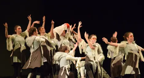 "Фрийдъм" се качи за пръв път на голямата сцена в Доходното здание с коледния спектакъл "Заедно" /галерия/