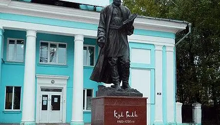 Паметникът на българския поет от Волжка България Кул Гали, построен в Уляновск по инициатива на г-н Шаукат Богданов.