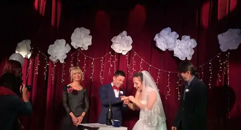 Щура сватба на сцената вдигнаха Деница Дончева и Мартин Маринов Щура сватба на сцената вдигнаха Деница Дончева и Мартин Маринов