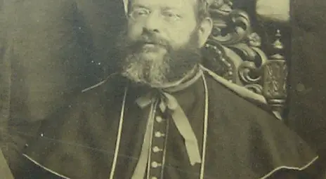 Три езика и калиграфия учели децата в Мъжкото католическо училище на епископ Агосто