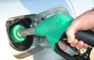 Бензинът скочи със 17 стотинки за месец 