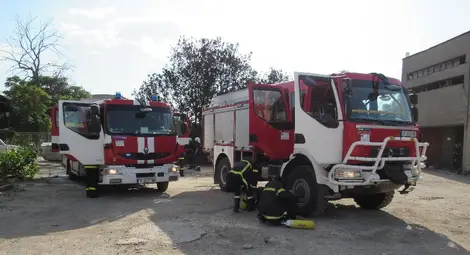 Запалено сметище в &bdquo;Дунавия&ldquo; вдигна черни облаци над Западна промишлена зона