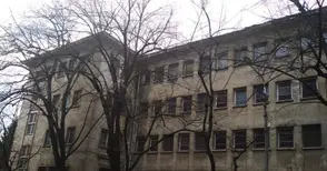 Съдебен спор бави продажбата на старото Родилно отделение