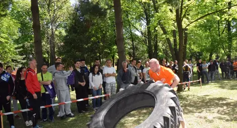Георги Христов не даде очакваното в обръщането на гума, но беше безапелационен в тегленето на автомобил.   Снимки: Красимир СТОЯНОВ