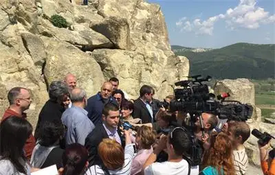 Борисов: Рашидов да гледа постановката Език мой, враг мой и да се поучи от мен Борисов: Рашидов да гледа постановката Език мой, враг мой и да се поучи от мен