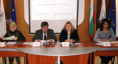 42 работни места в пет общини по програма &bdquo;От помощи към заетост&ldquo;