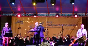 Дони, Нети и Кавалджия номер 1  Теодосий Спасов възхитиха русенци