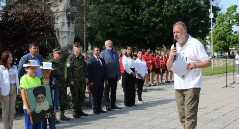 Ветово посрещна с хляб и сол над 400 участници в 40-ия национален поход „По пътя на четата на Таньо войвода“ Ветово посрещна с хляб и сол над 400 участници в 40-ия национален поход „По пътя на четата на Таньо войвода“